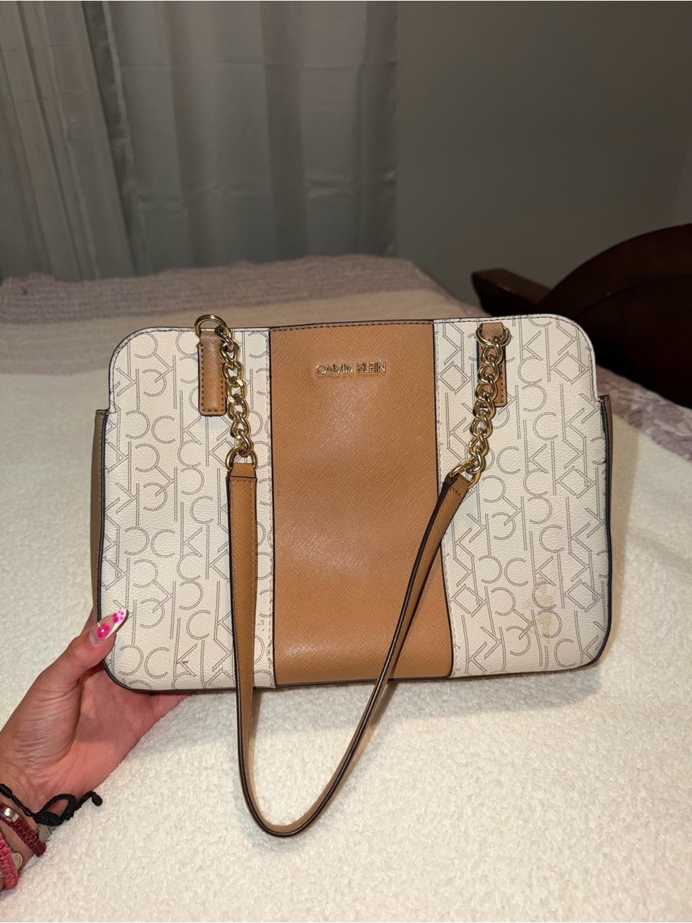 Calvin Klein Cream & Tan Logo Chain-Handle Shoulder Bag
